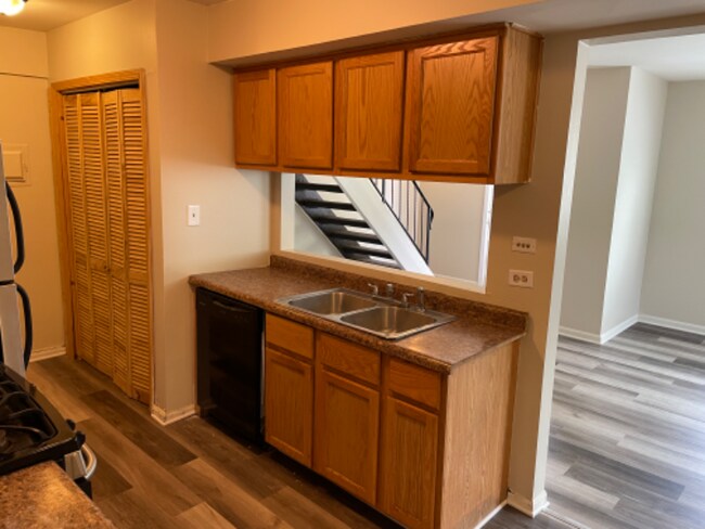 Photo - 10S421 Echo Ln Unidad 2F