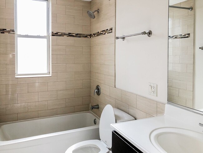 Photo - 851-59 W. Cornelia