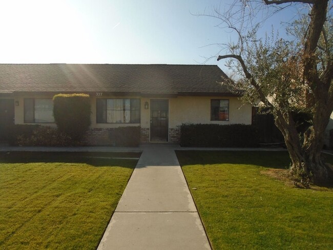 Building Photo - 337 W China Grade Loop Unit B