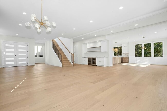 Photo - 5Bd/4.5Ba Bellevue House