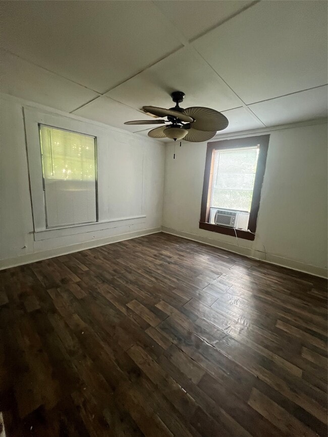 122 W Pecan Ln