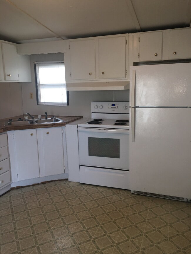 Photo - 3 BR | 2 BA Mobile Home in Goldsboro *Patetown Rd location*