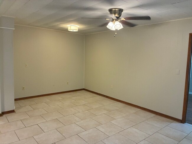 Photo - 878 Leeville Rd