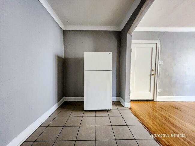 Photo - 9453 S Loomis St Unidad 204