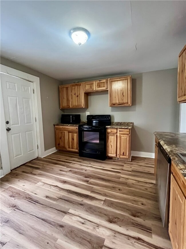 Photo - 114 E Main St