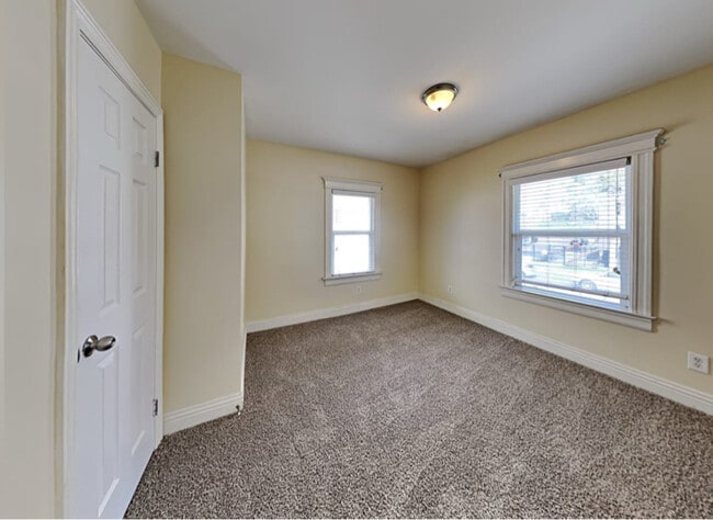 Building Photo - 655 Waverly Dr