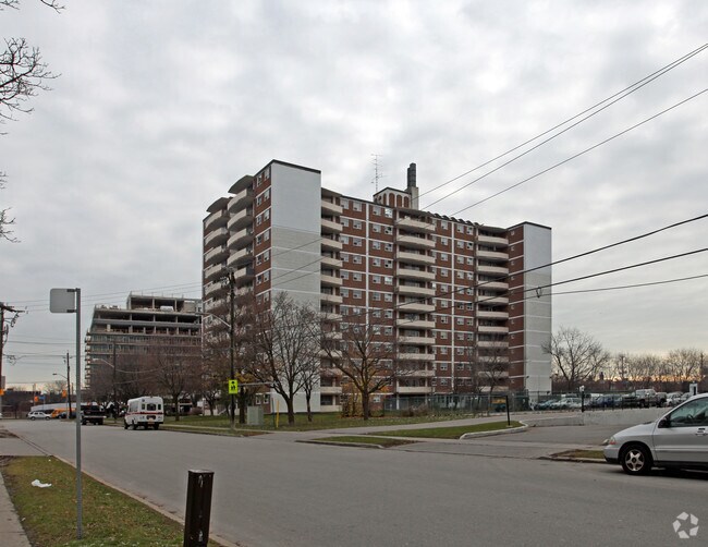 Primary Photo - Rosslyn Residence