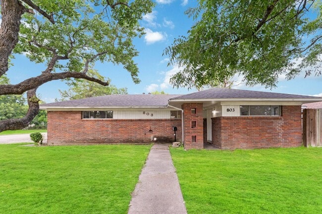 Building Photo - Welcome to a Home Full of Character and Co...