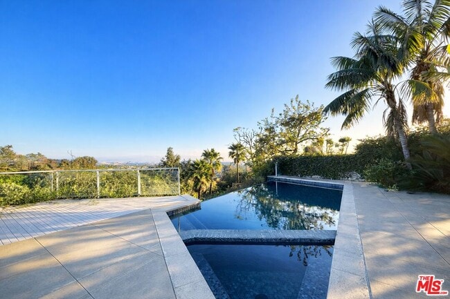 Building Photo - 1148 Las Pulgas Rd