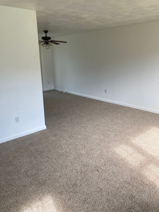 Cozy 3 Bedroom, 1.5 Bathroom Split Level H... Rental For Rent in