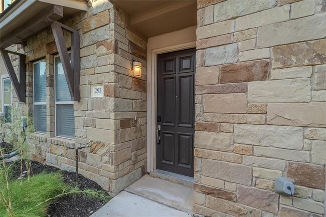 Building Photo - 13800 Lyndhurst St Unit 293