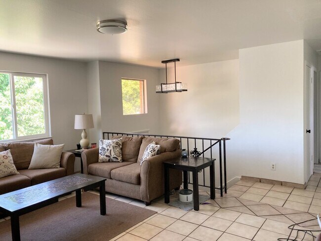 Photo - 39 W 315 S