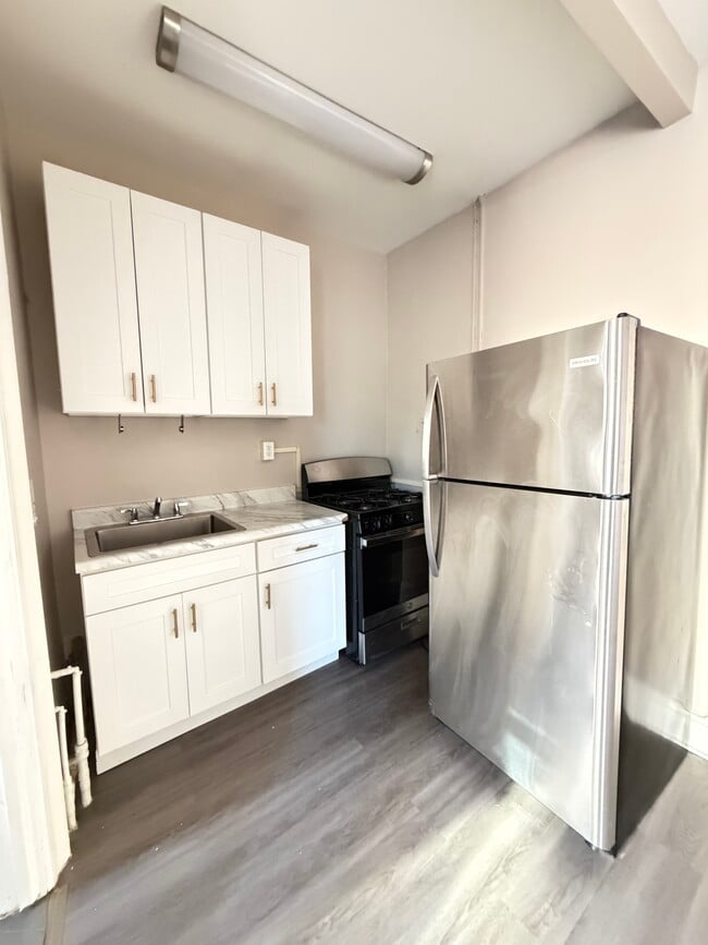 Building Photo - 102 Belmont Ave Unit 4C