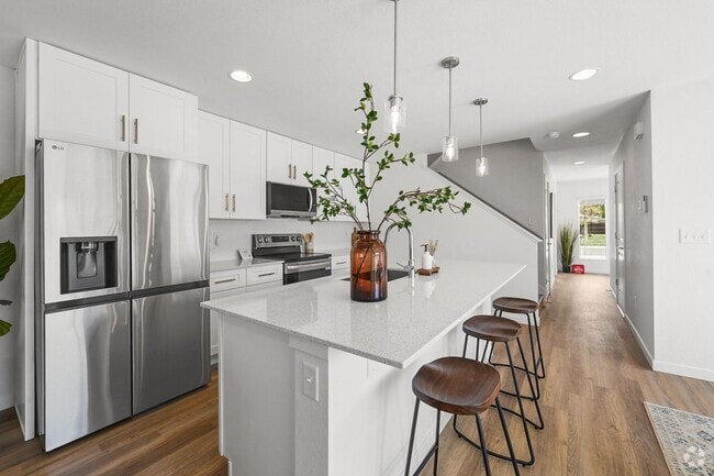 Building Photo - Grand Ave Unit 1335 N. Alton St Rental