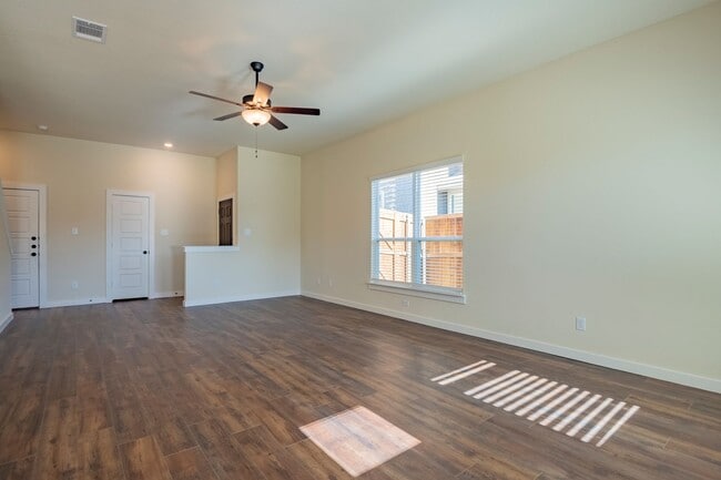 Photo - AVAILABLE NOW! GORGEOUS 4 BEDROOM DUPLEX LOCATED IN MIDLOTHIAN ISD!