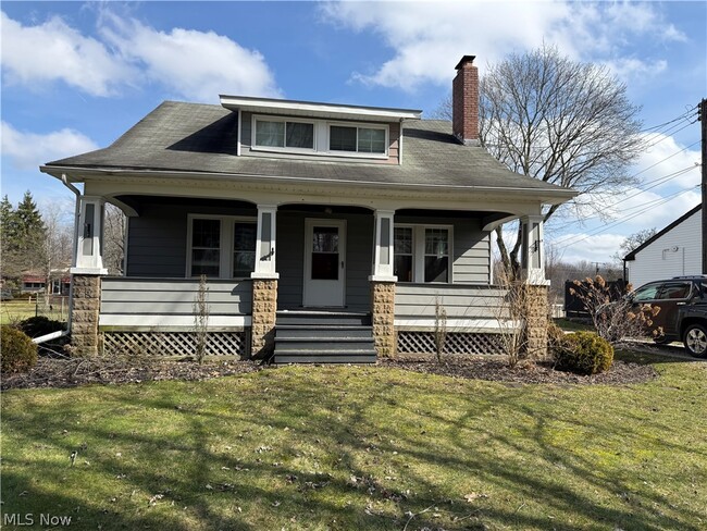 Building Photo - 364 N Chillicothe Rd