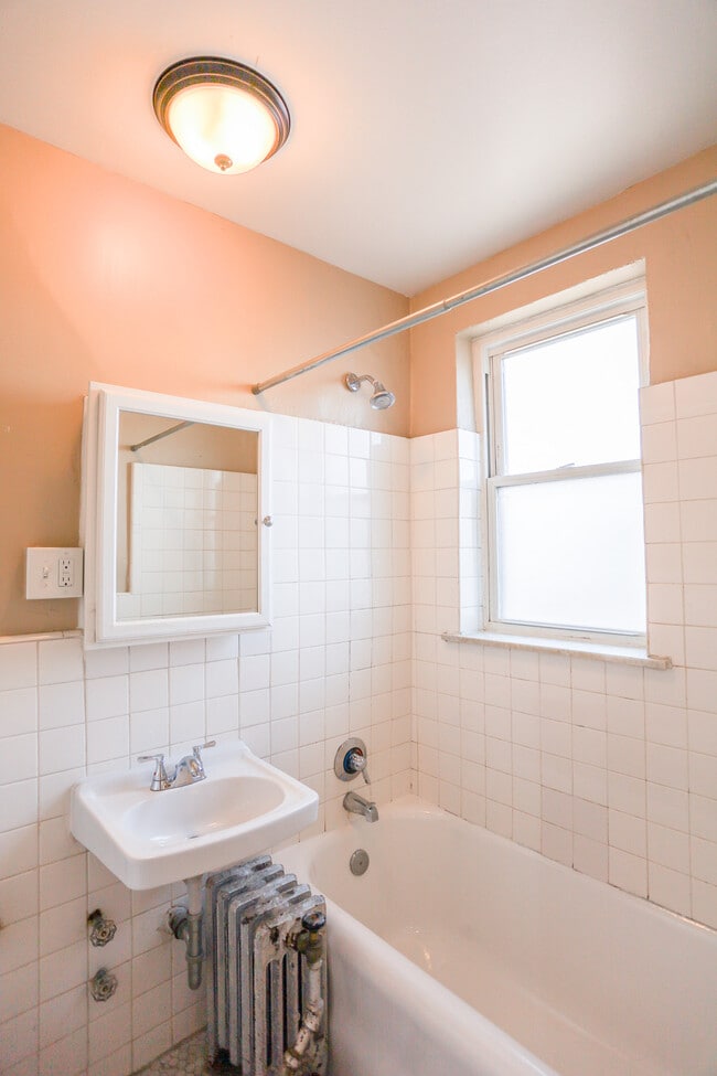 1108 W Rosemont Ave Unit 709