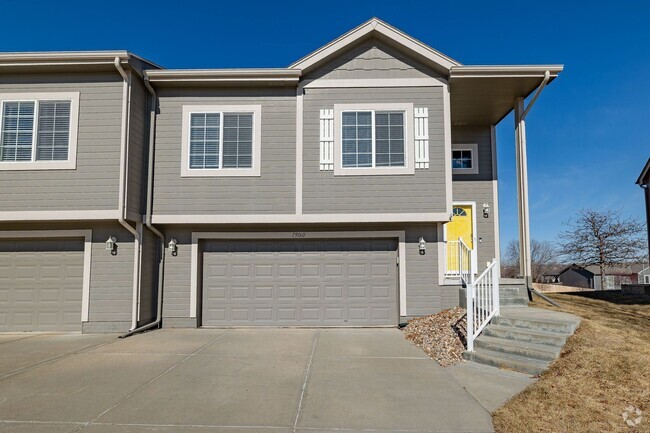 Building Photo - Spacious 3 Bedroom Townhome With Large Gar...