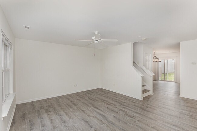 Photo - 400 Erin Taylor Ln