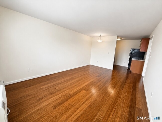 Photo - 1168 Main St Unidad B5