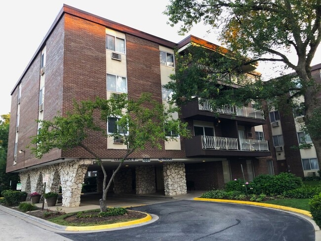Building Photo - 1331 S Finley Rd Unit 410 Rental