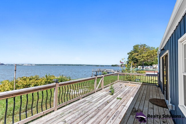 27 Delaware Dr
