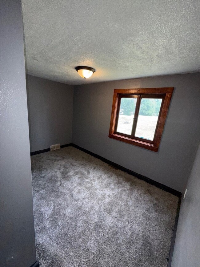 Photo - 321 Vincent Ave