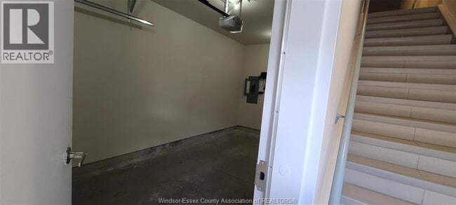 Photo - 550 Sandison St