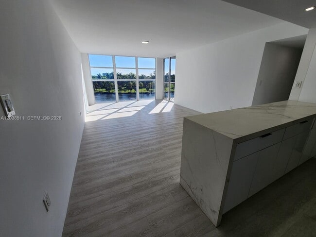 Photo - 1700 NW N River Dr Unit 606
