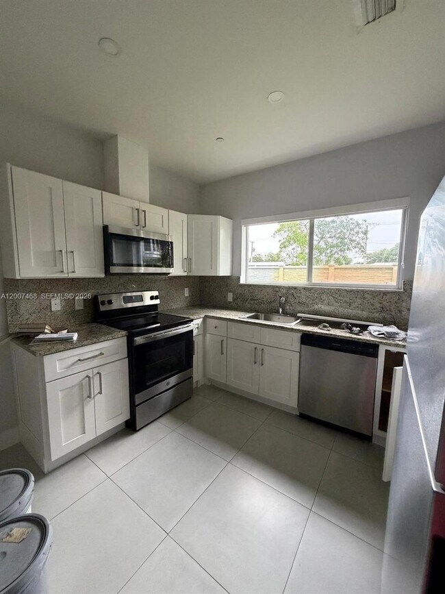 Photo - 381 E 50th St Unit 1