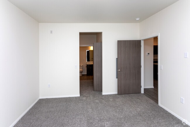 1BR, 1BA - 715SF