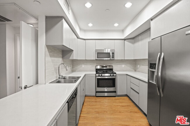 Photo - 1411 Barry Ave Unit 306