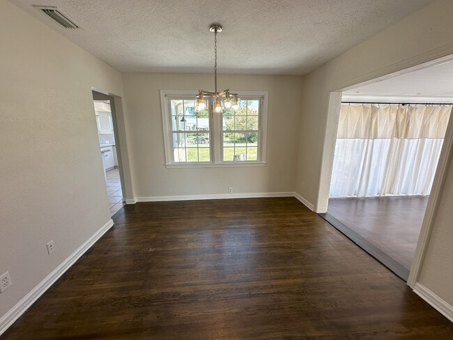 Photo - 1215 Dewitt St
