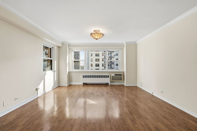 Photo - 2909 N Sheridan Rd