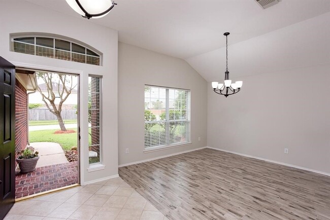 Photo - 2118 Indianapolis Dr