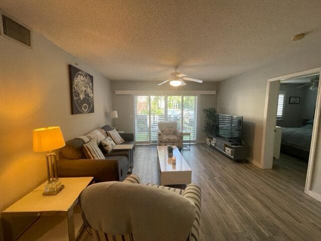 Building Photo - 2131 SE 10th Ave Unit 1112