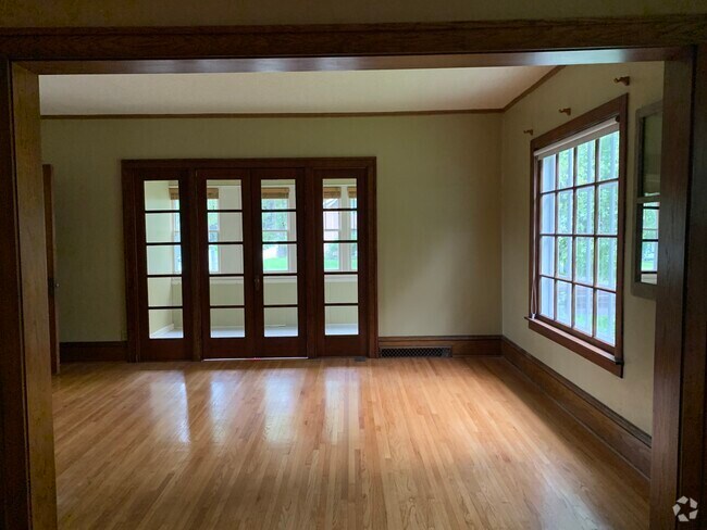 Building Photo - 621 State St N Unit 1 Rental