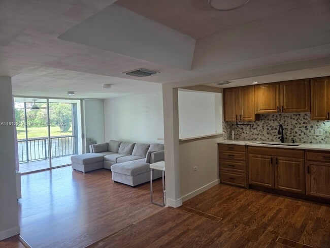 Photo - 3750 Inverrary Dr Unit 2B