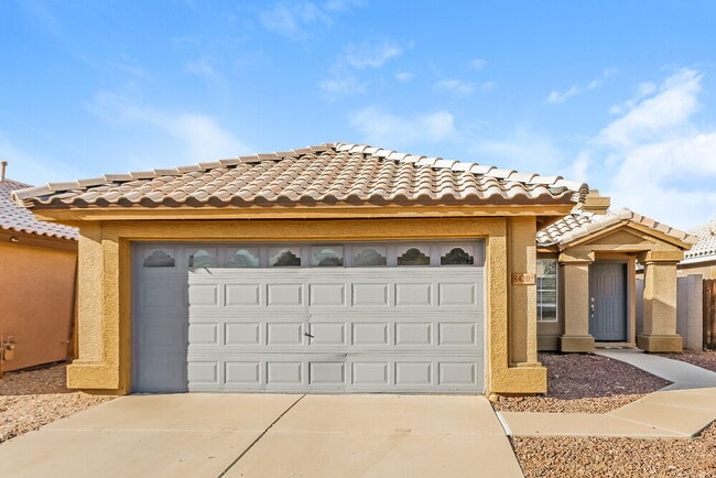 Building Photo - 8420 W Bloomfield Rd Rental