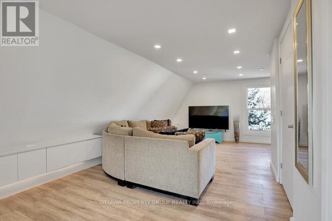 Photo - 149 Concord St S Unité C