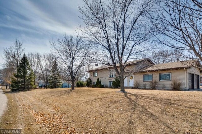 Photo - 1491 Elm Ave E