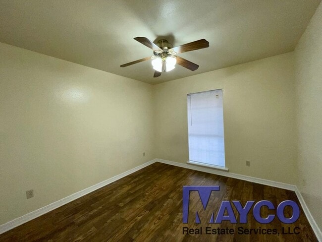 Photo - 2 bdrm 1 bth at Grand Oaks Apts. Unit 1600-4