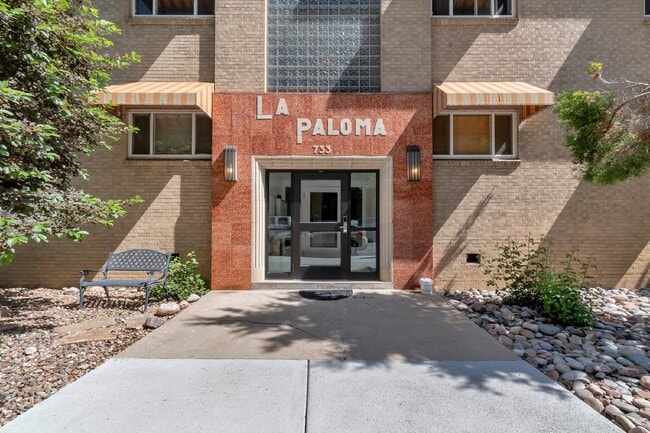 Building Photo - Large Two Bed / One bath in great Art deco building near Washington park. Unit 203
