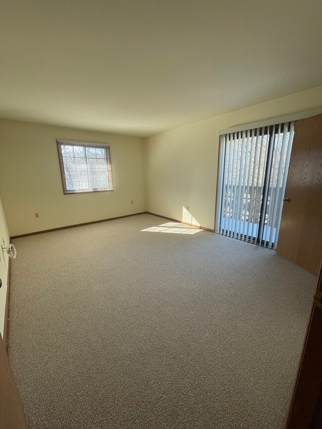 Parkwood Lake Apartments