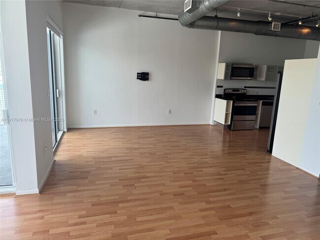 Photo - 10 SW South River Dr Unit 712