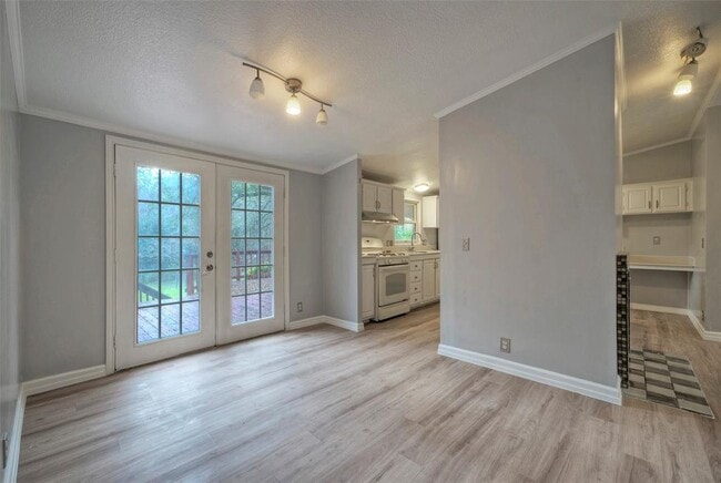 Photo - 125 Queen Anne Cir