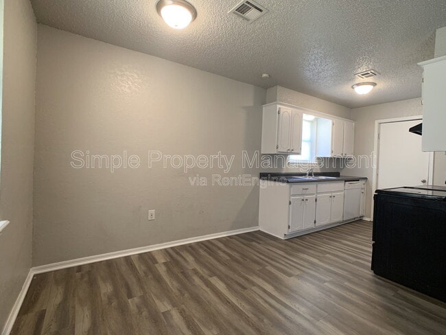 Photo - 14206 NE 4th St