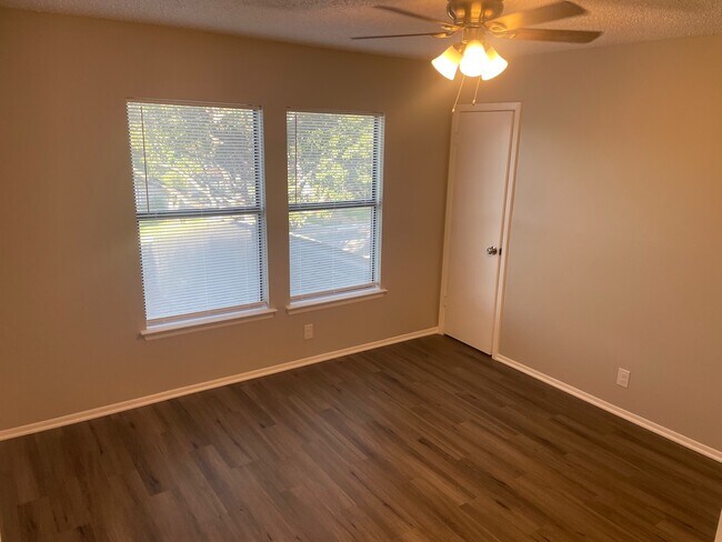 Photo - 802 Meadow Dale