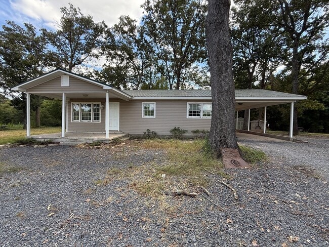 Building Photo - 3 Bedroom/1 Bath home for rent