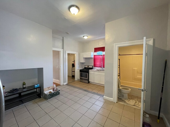 Building Photo - 62 Dehart Pl Unit 1